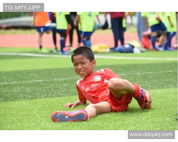 足球明星笑脸特效视频带你领略球场魅力与欢乐瞬间的完美结合